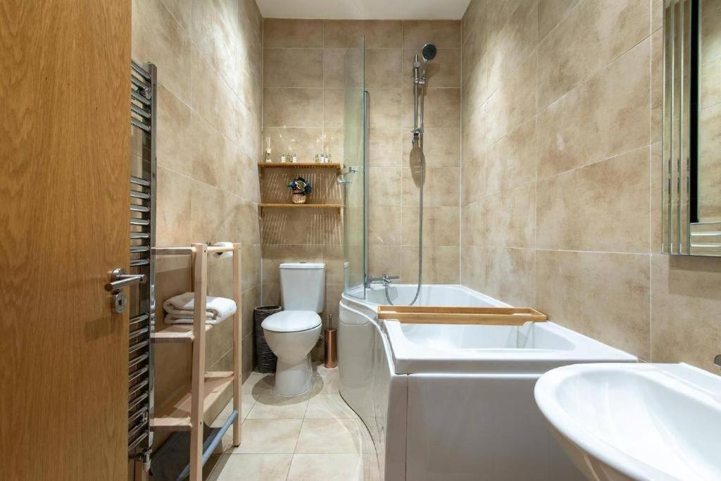 The Most Central Apartment In Canterbury Stunning Interiors, Fully Equipped, City Views And Free Wifi! Ngoại thất bức ảnh