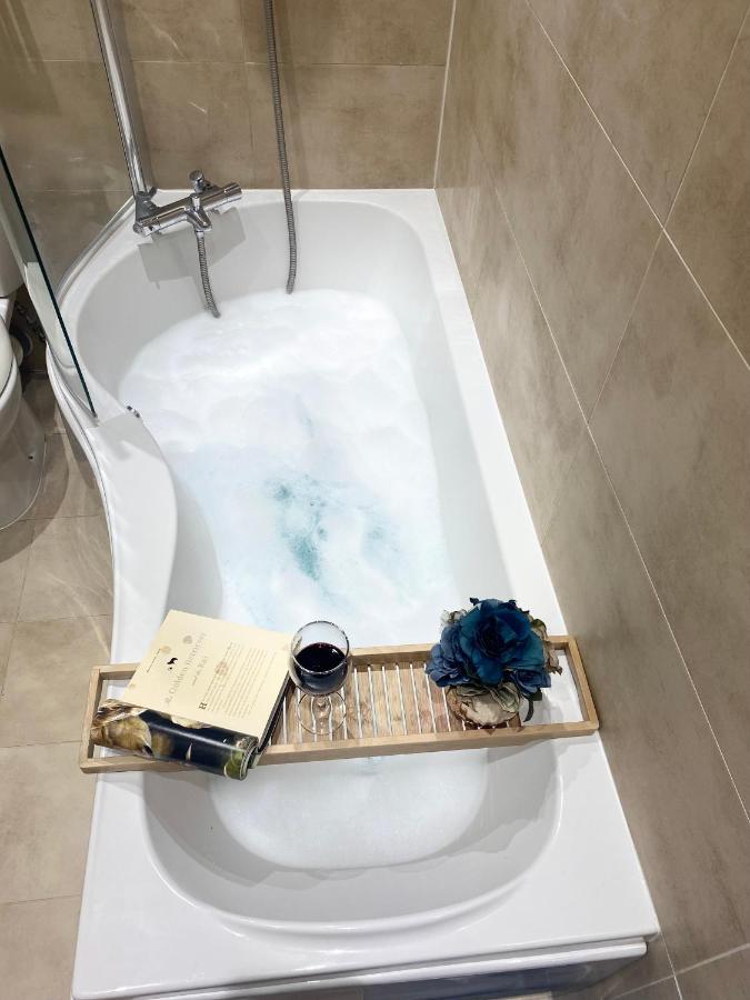 The Most Central Apartment In Canterbury Stunning Interiors, Fully Equipped, City Views And Free Wifi! Ngoại thất bức ảnh