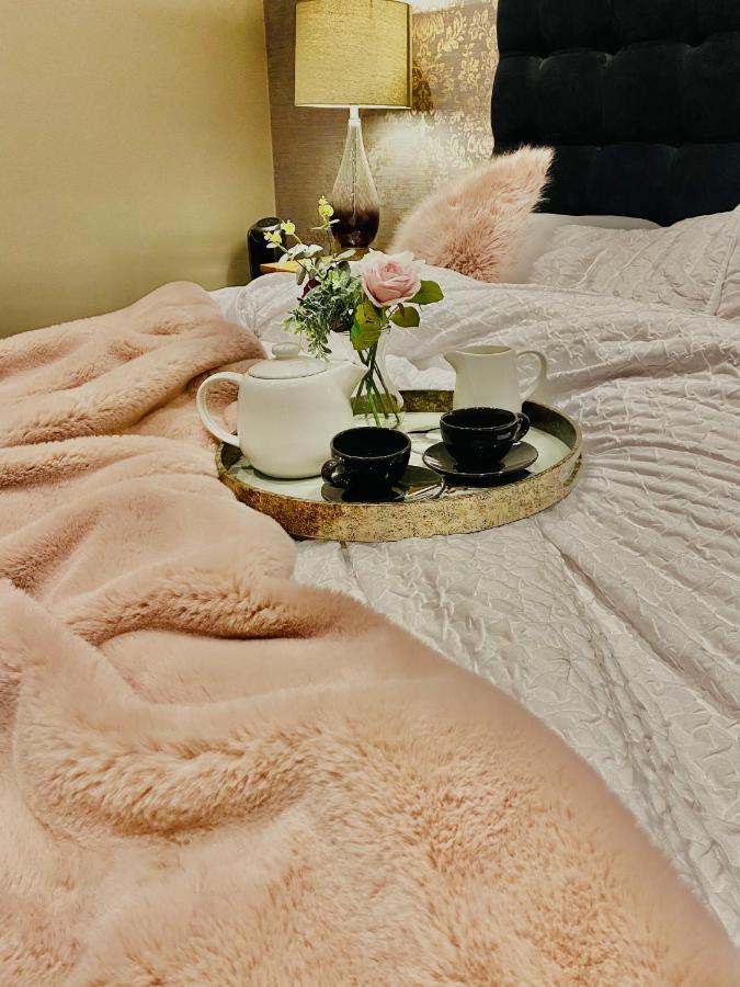 The Most Central Apartment In Canterbury Stunning Interiors, Fully Equipped, City Views And Free Wifi! Ngoại thất bức ảnh